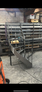 Maatwerk stalen wenteltrap in wijnkelder – Oosterhout 2024