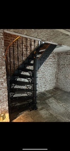 Maatwerk stalen wenteltrap in wijnkelder – Oosterhout 2024