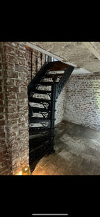 Maatwerk stalen wenteltrap in wijnkelder – Oosterhout 2024