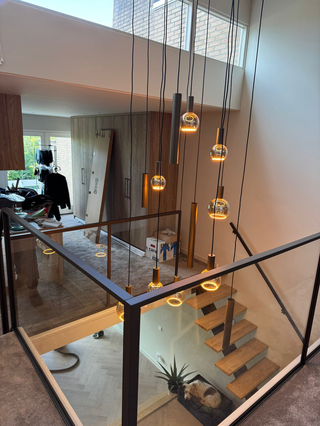 Moderne Middenboom Trap, Glazen Balustrade & Dubbele Stalen Taatsdeuren | Woerden 2025