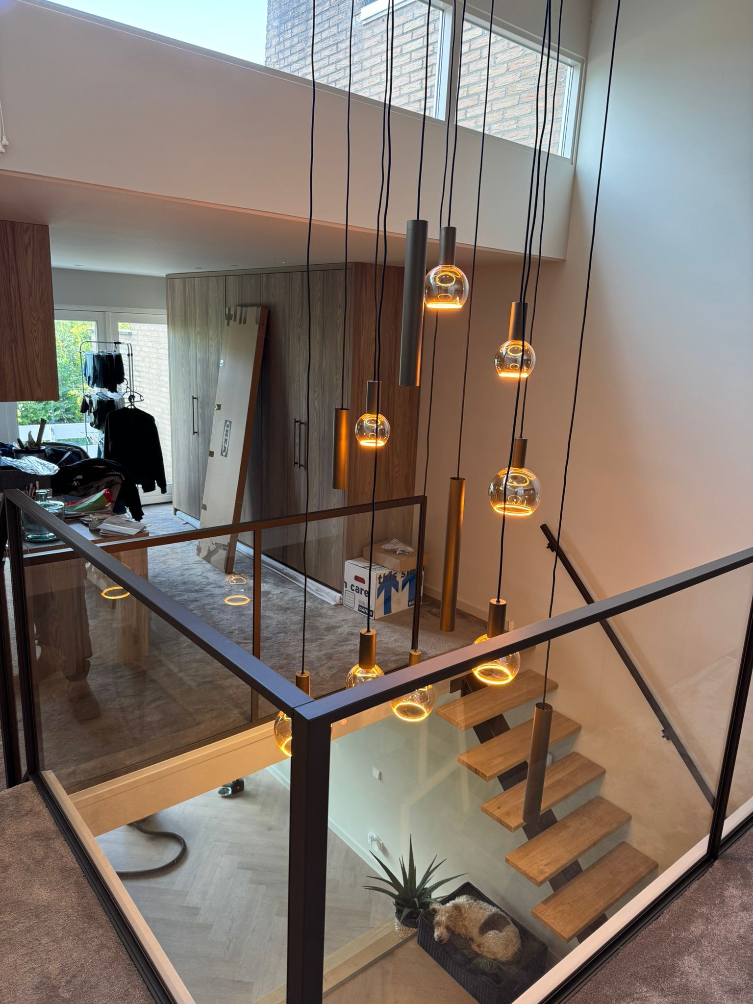 Moderne Middenboom Trap, Glazen Balustrade & Dubbele Stalen Taatsdeuren | Woerden 2025