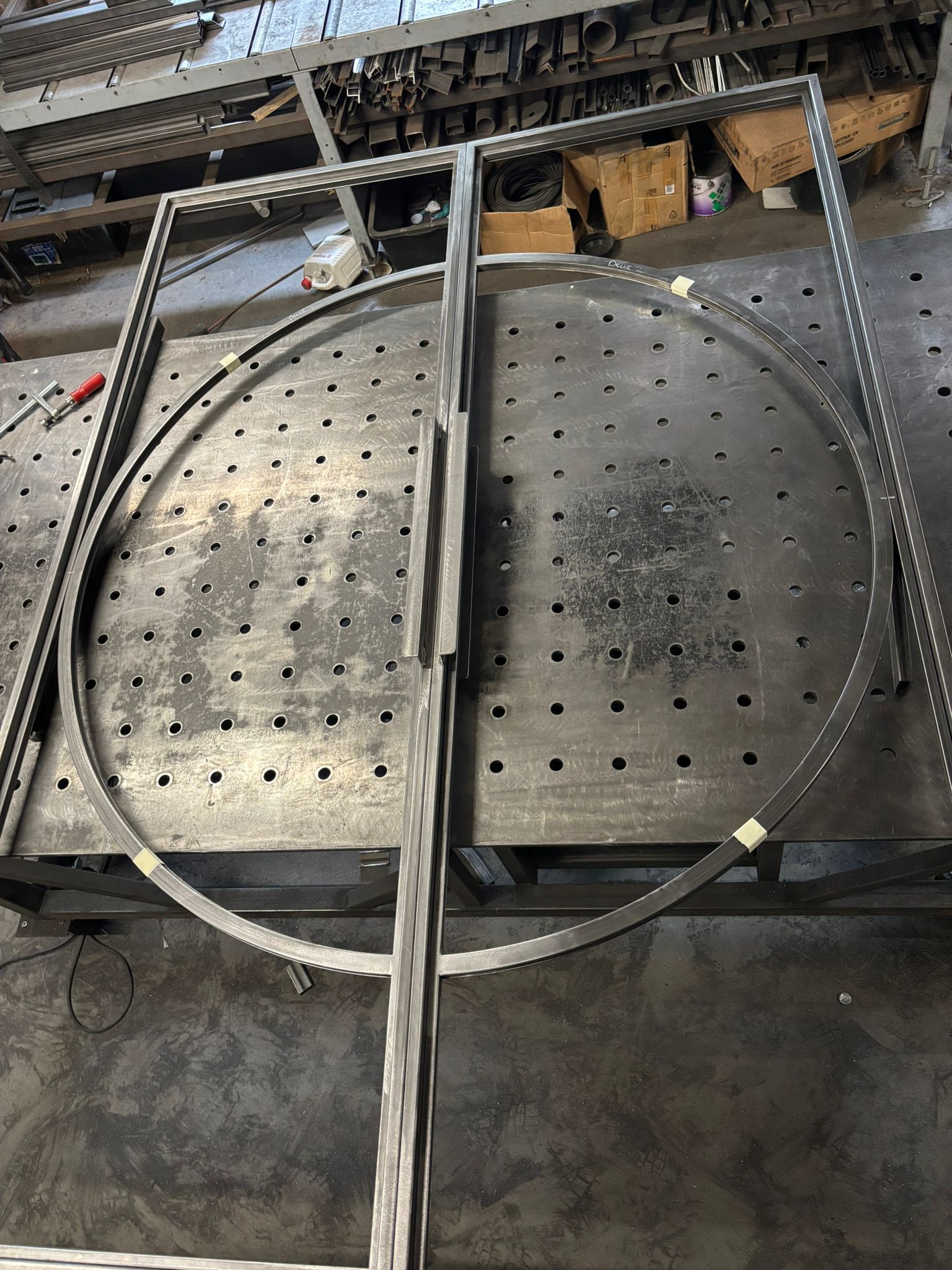 Moderne Middenboom Trap, Glazen Balustrade & Dubbele Stalen Taatsdeuren | Woerden 2025