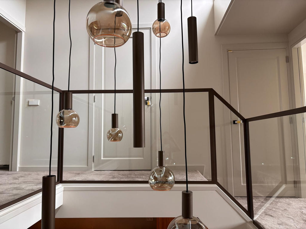 Moderne Middenboom Trap, Glazen Balustrade & Dubbele Stalen Taatsdeuren | Woerden 2025