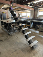 Moderne Middenboom Trap, Glazen Balustrade & Dubbele Stalen Taatsdeuren | Woerden 2025