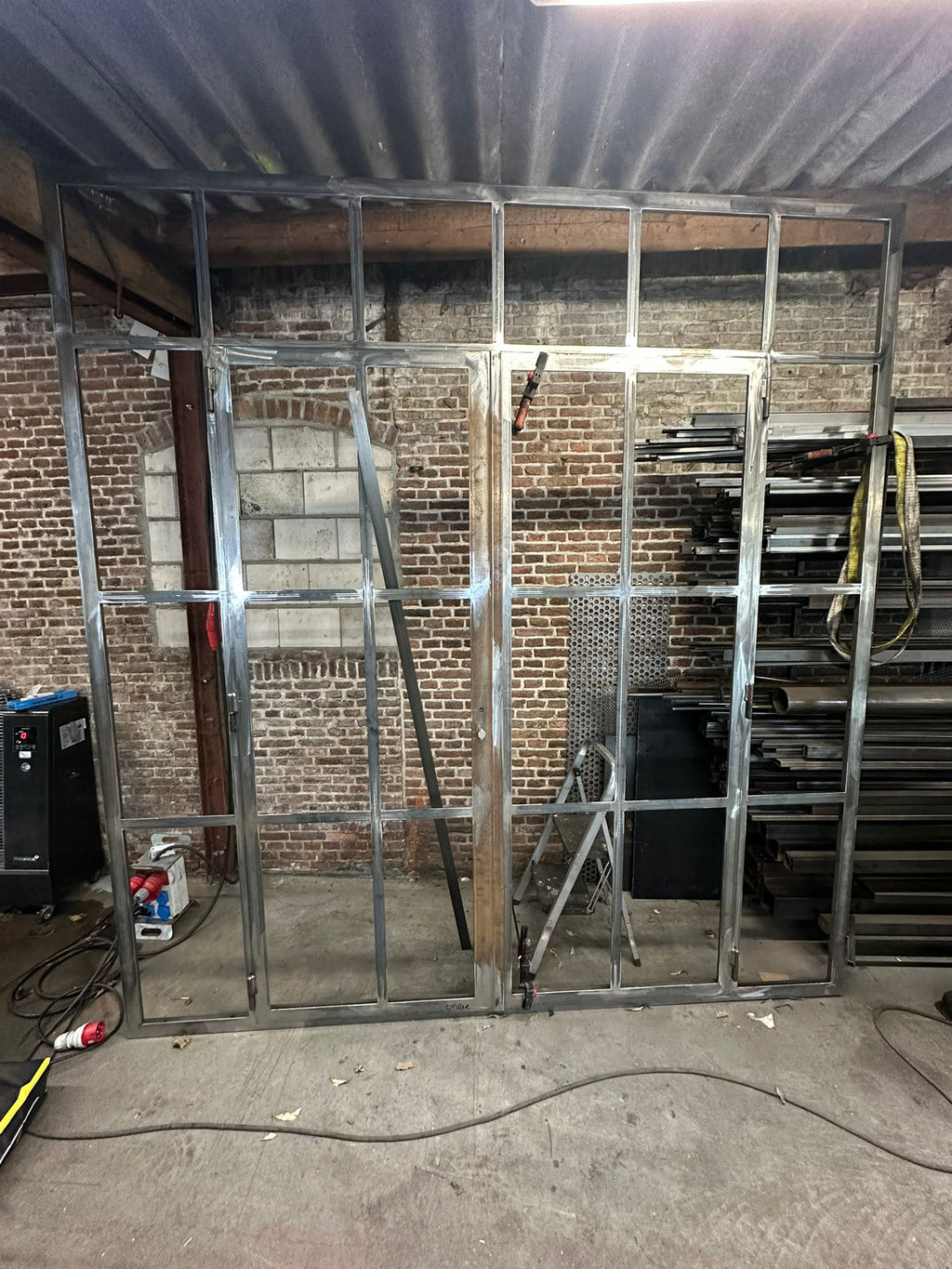 Renovatie en montage stalen buitenpuien – Ibiza 2025