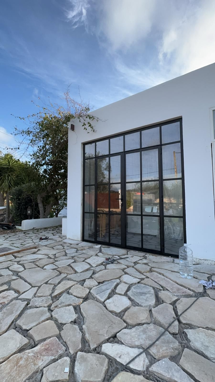 Renovatie en montage stalen buitenpuien – Ibiza 2025