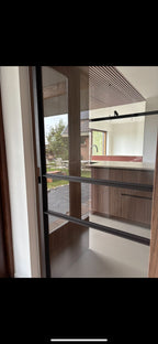 Stalen Schuifdeuren Verwerkt in Plafond en Keukenwand - Woerden 2025