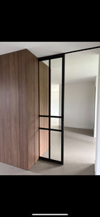 Stalen Schuifdeuren Verwerkt in Plafond en Keukenwand - Woerden 2025