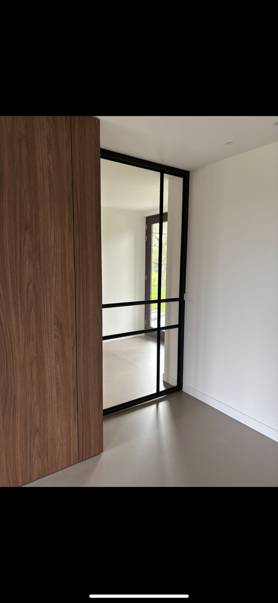 Stalen Schuifdeuren Verwerkt in Plafond en Keukenwand - Woerden 2025