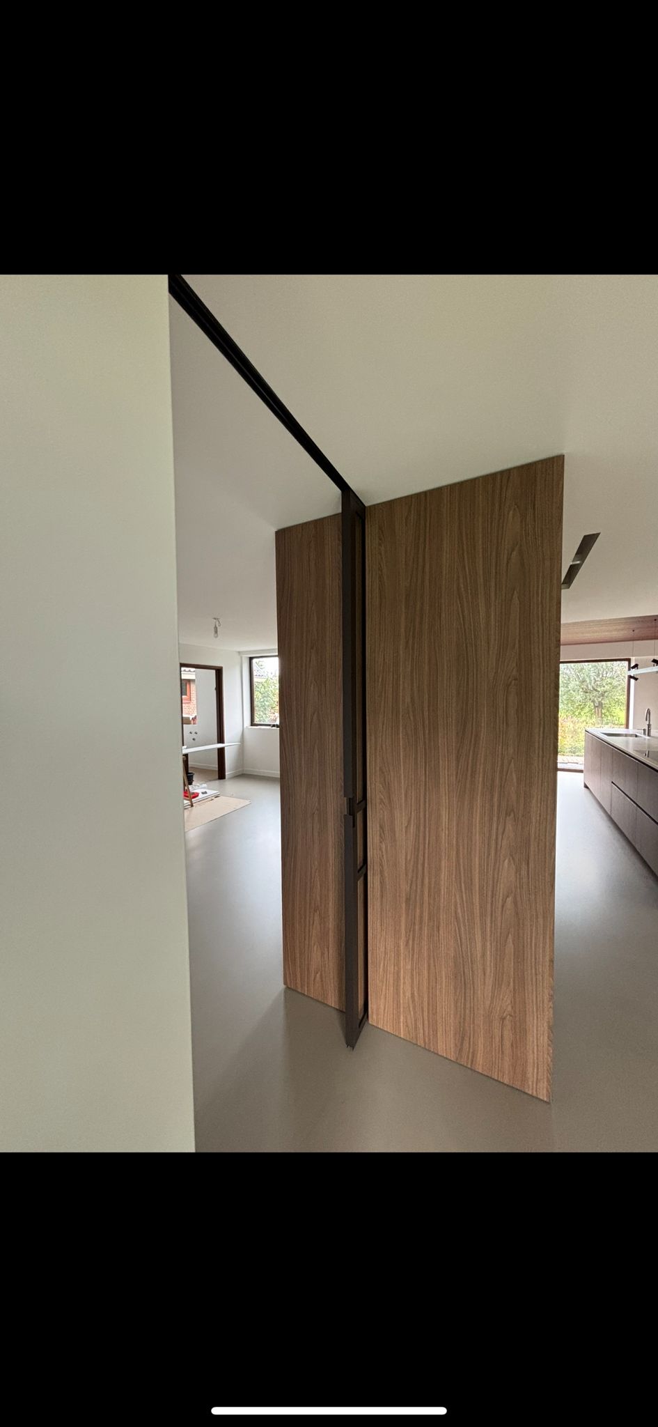 Stalen Schuifdeuren Verwerkt in Plafond en Keukenwand - Woerden 2025