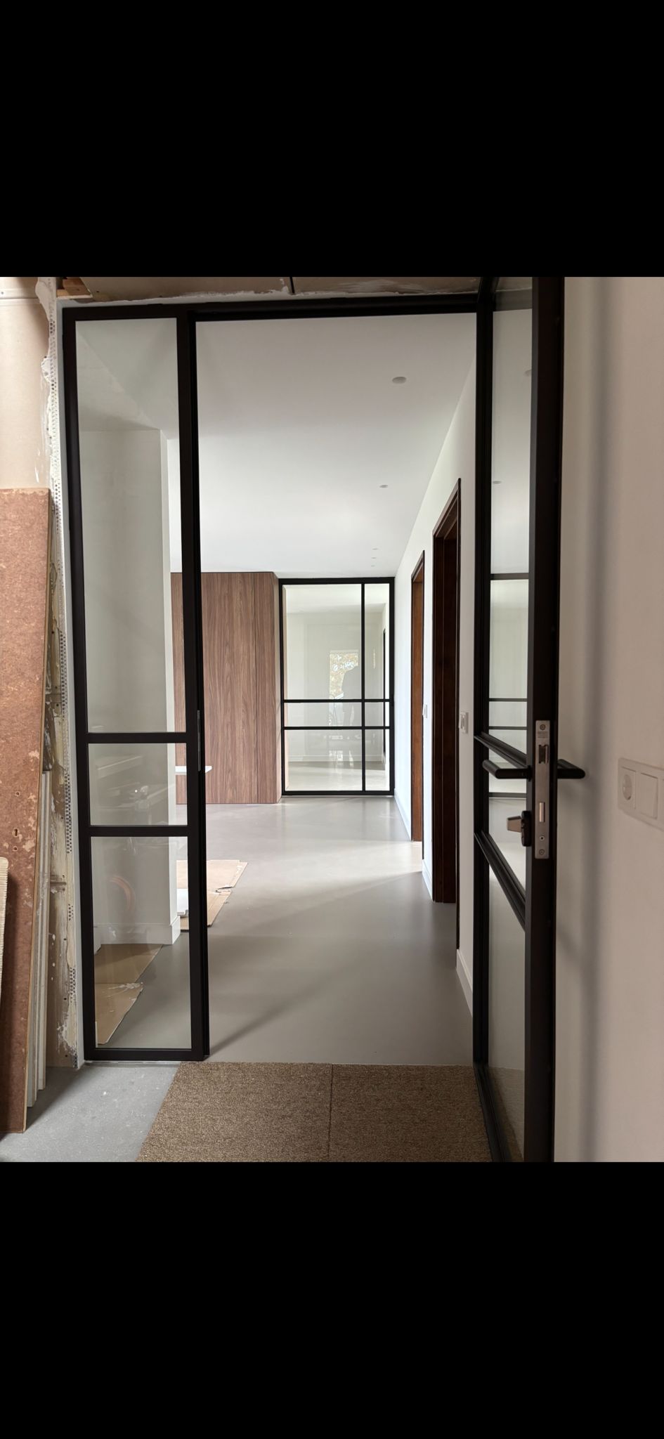 Stalen Schuifdeuren Verwerkt in Plafond en Keukenwand - Woerden 2025