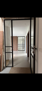 Stalen Schuifdeuren Verwerkt in Plafond en Keukenwand - Woerden 2025