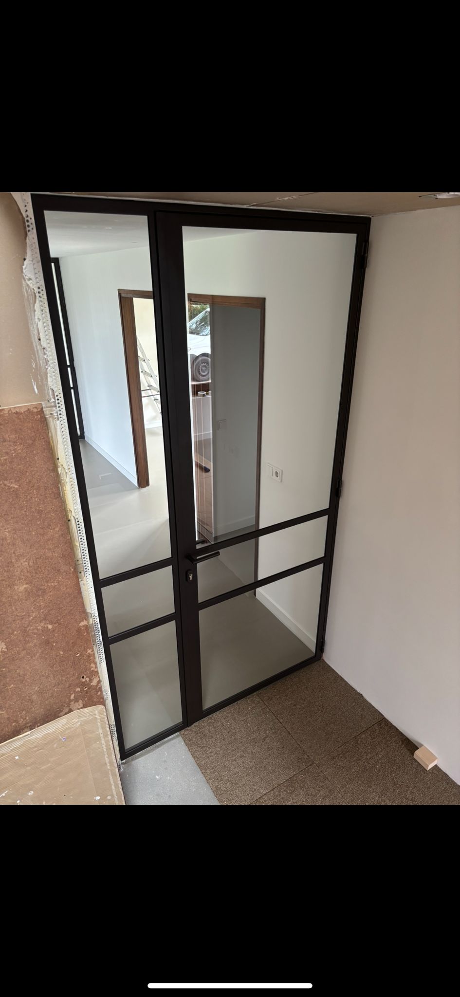 Stalen Schuifdeuren Verwerkt in Plafond en Keukenwand - Woerden 2025