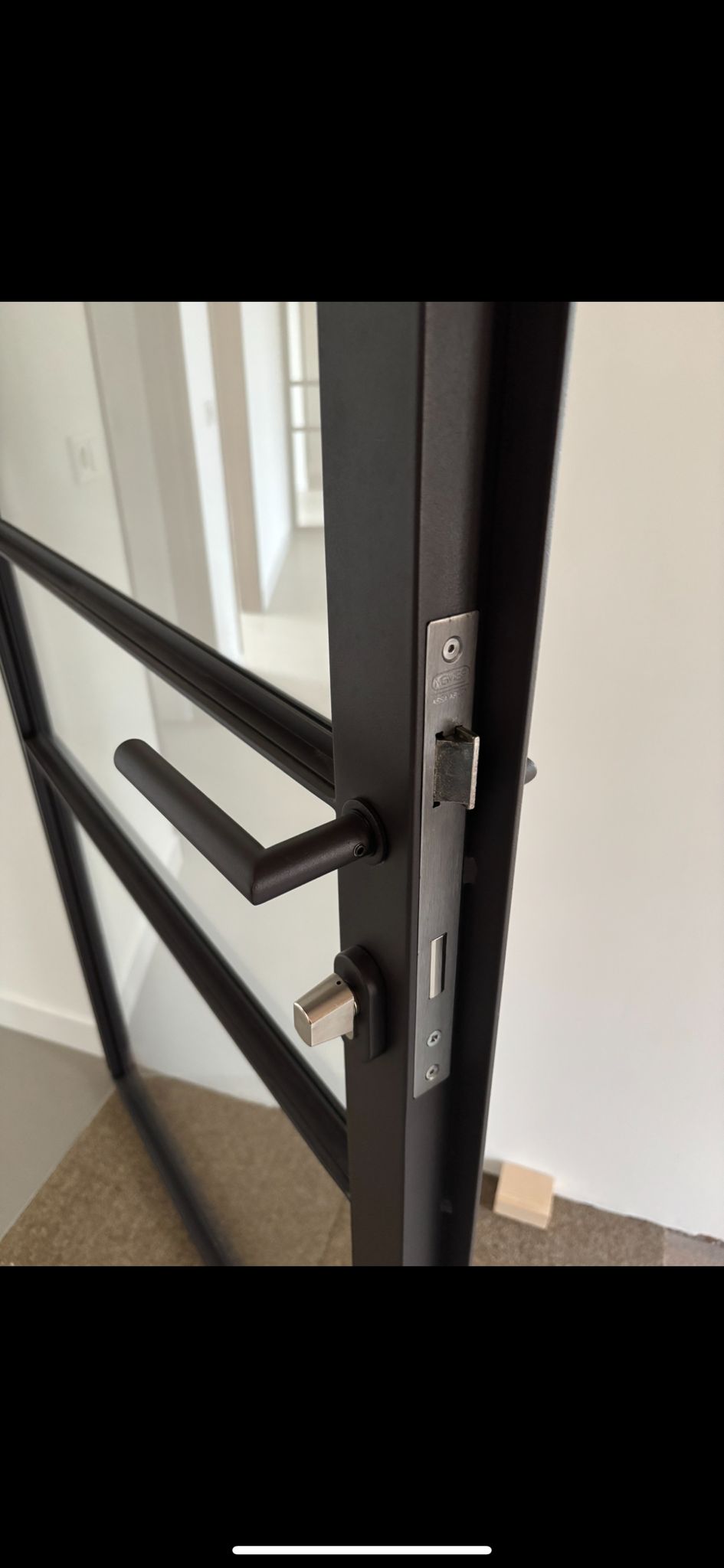 Stalen Schuifdeuren Verwerkt in Plafond en Keukenwand - Woerden 2025