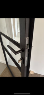 Stalen Schuifdeuren Verwerkt in Plafond en Keukenwand - Woerden 2025