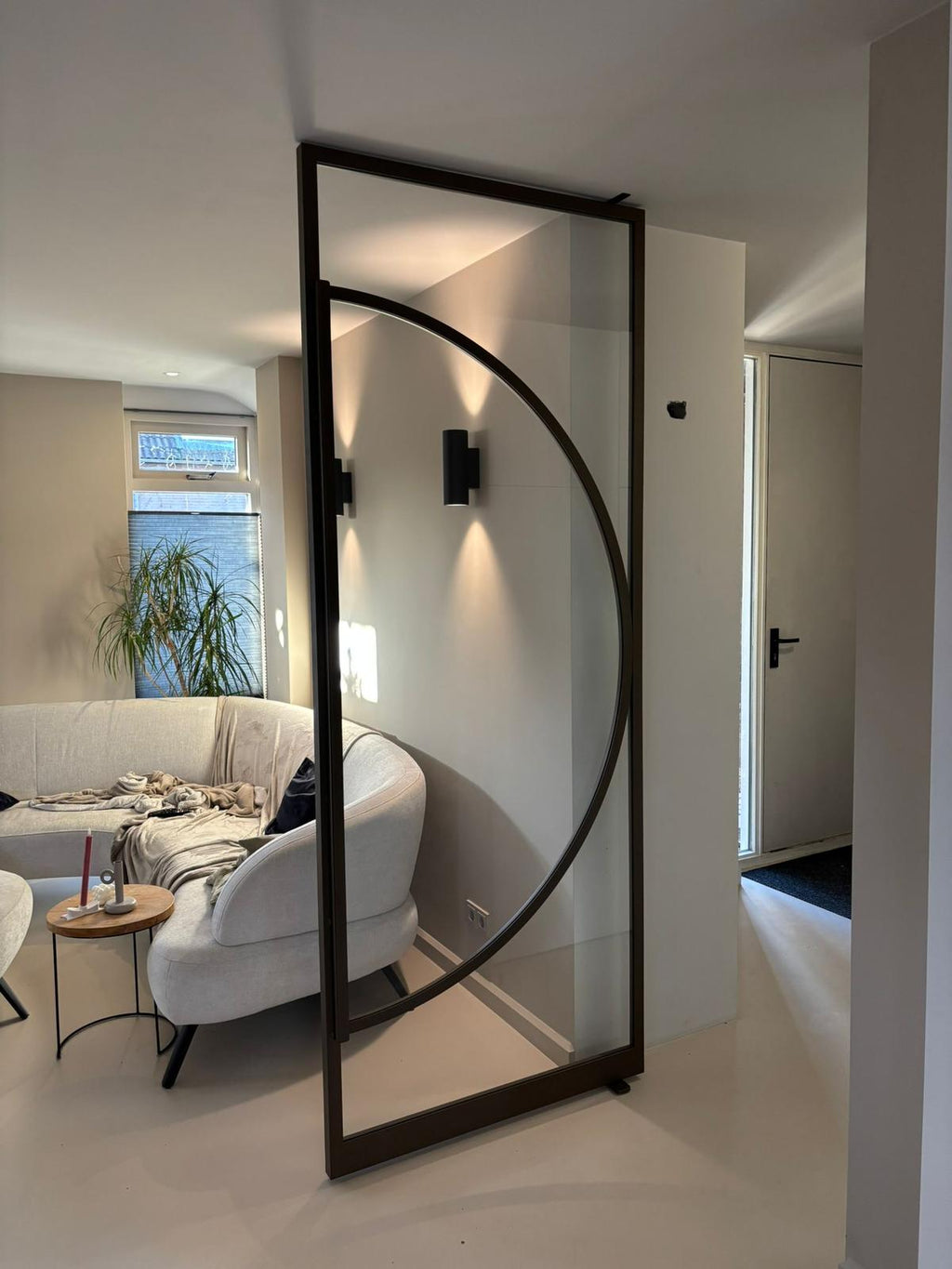 Stalen glazen maatwerkdeur met rond accent