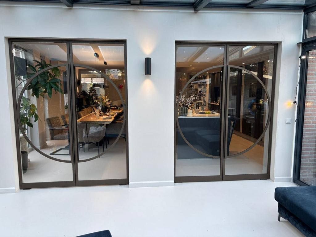 Stalen glazen maatwerkdeur met rond accent